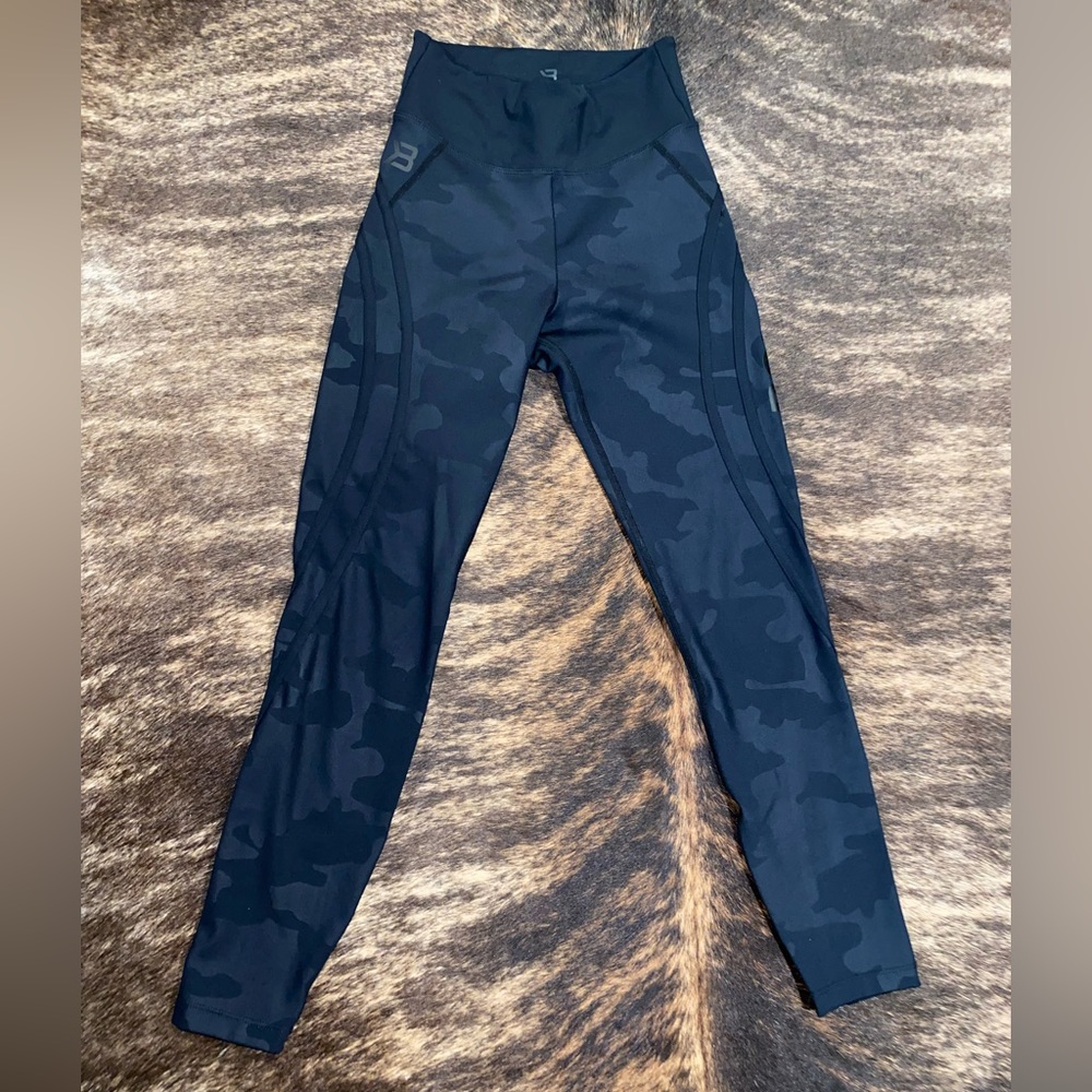 Better bodies camo leggings